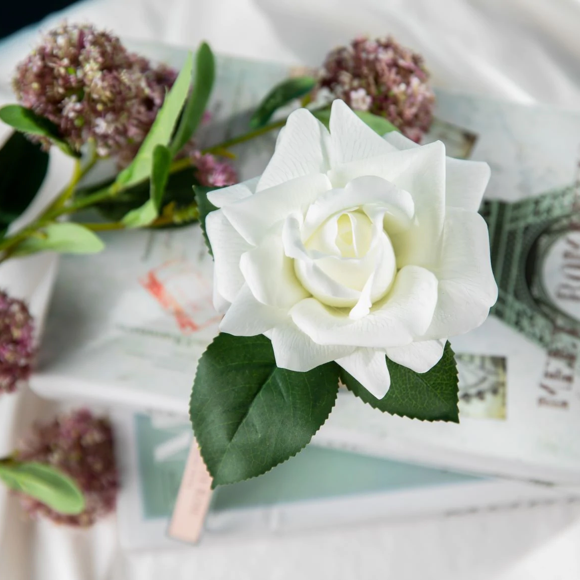 Single Rose Ivory White - Clear Glass With Silver Badge