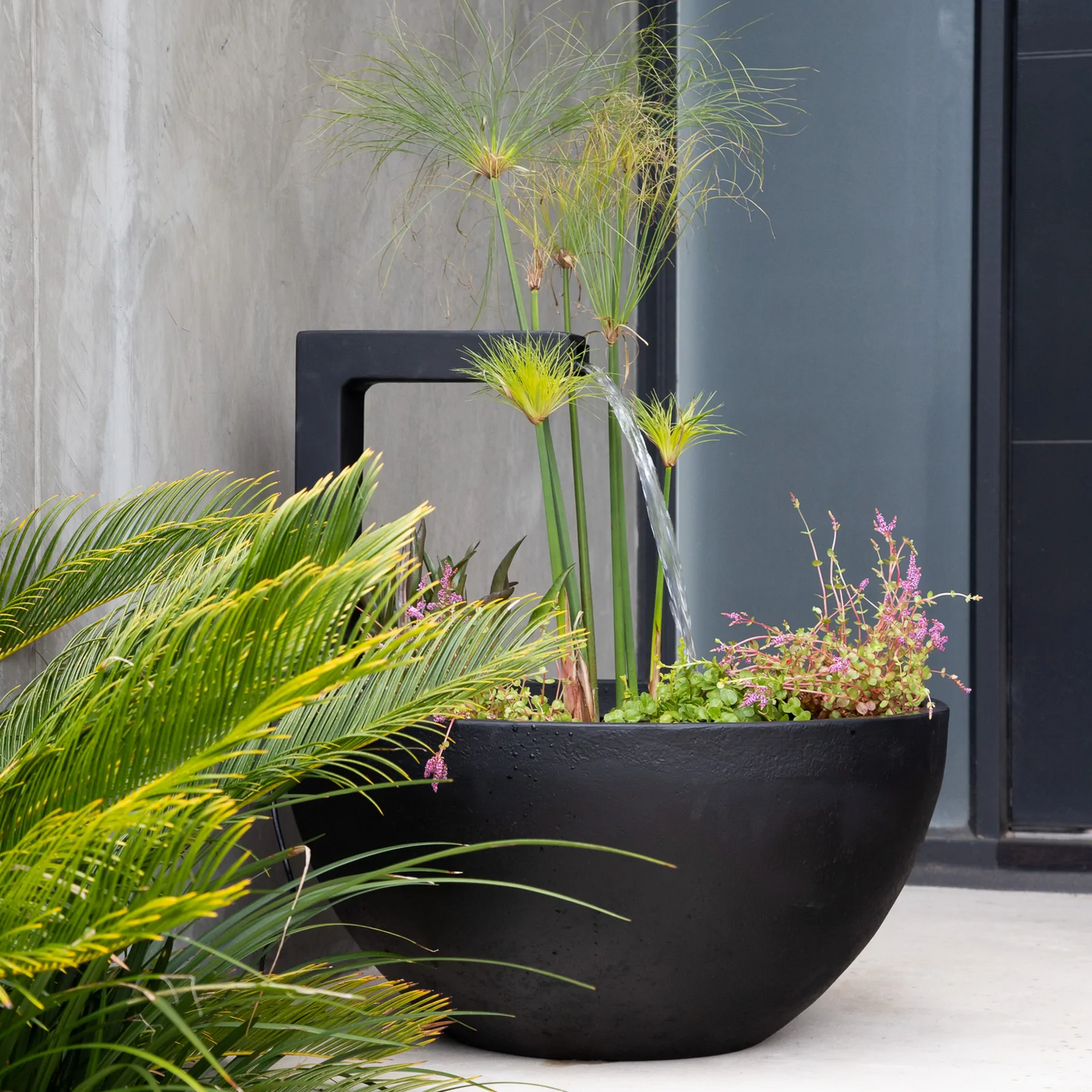 Patio Pond With Spout - Black Large