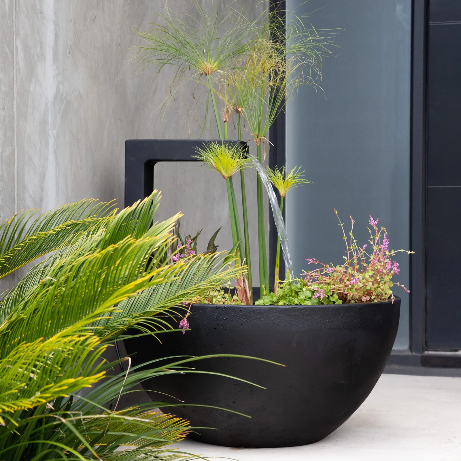 Patio Pond With Spout - Black Medium