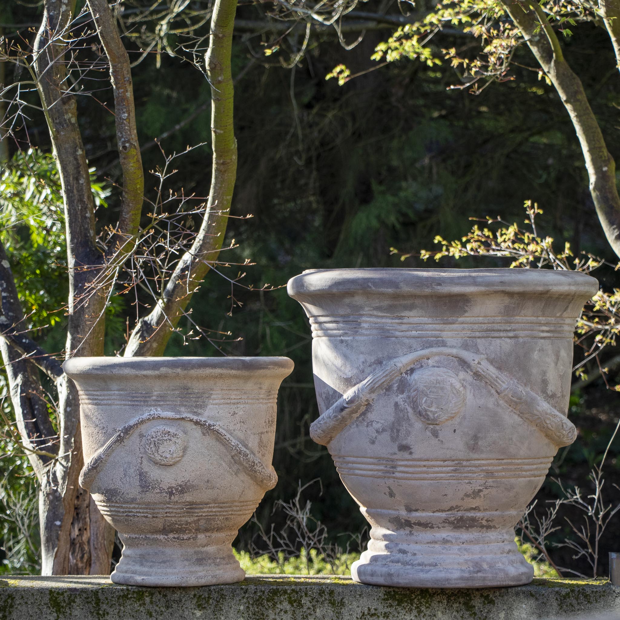 Villa Urn - Antique