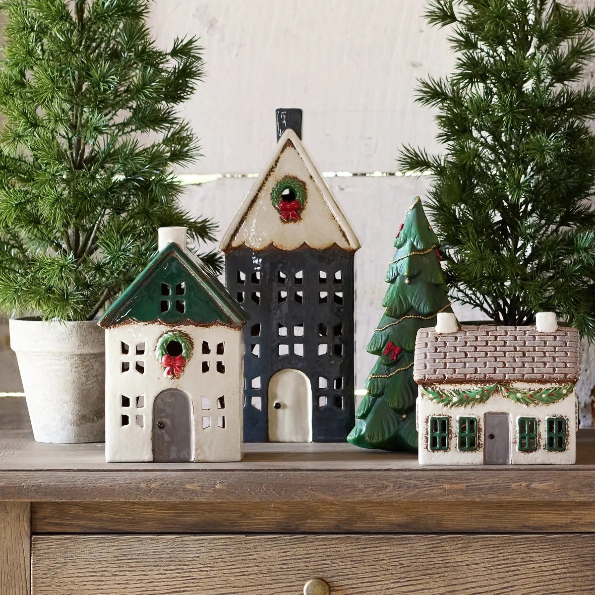 Christmas Tea Light House Green With Wreath Small