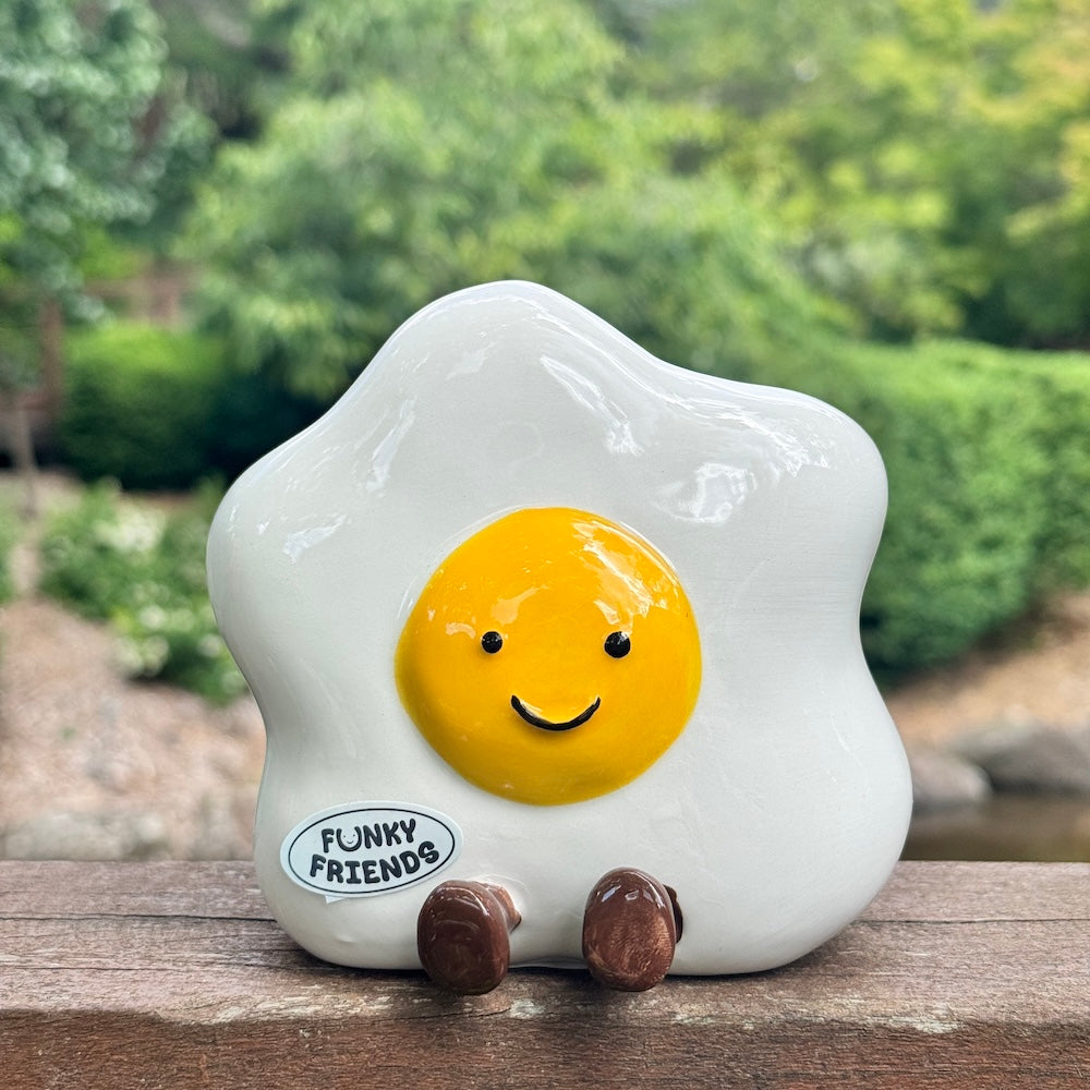 Ellie Egg Friends Vessel - White 11cm
