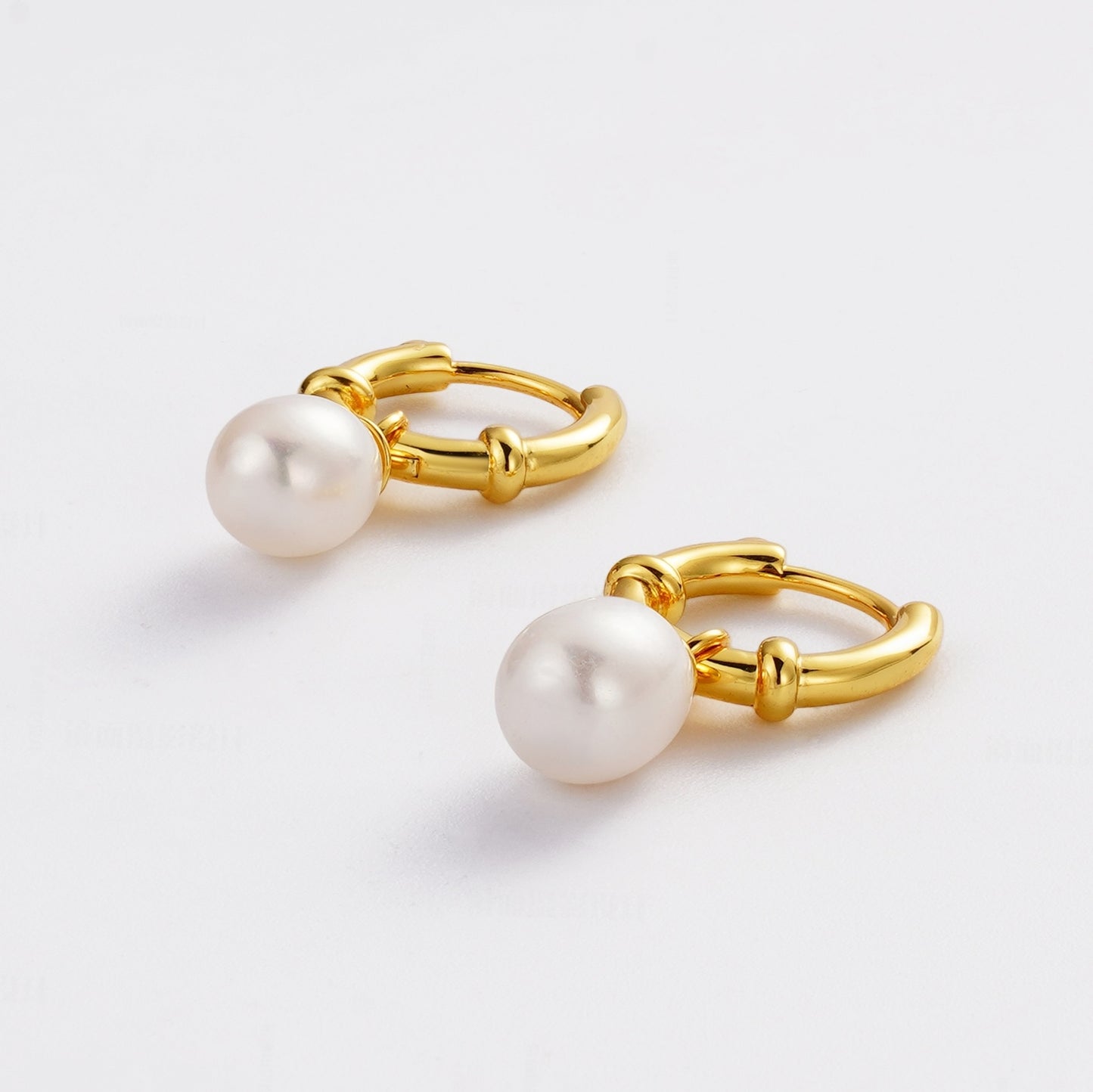 Tessa Pearl Hoop Earring - Gold