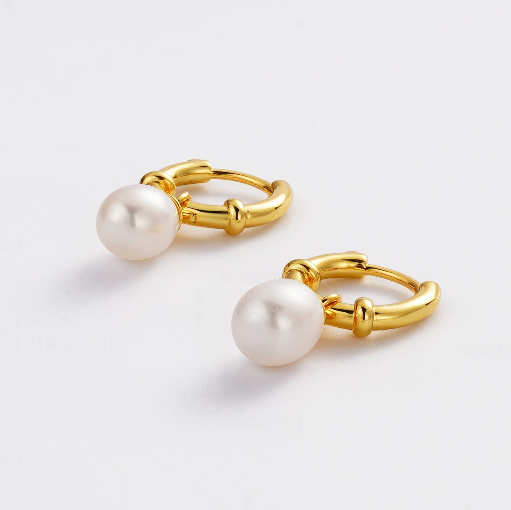 Tessa Pearl Hoop Earring - Gold