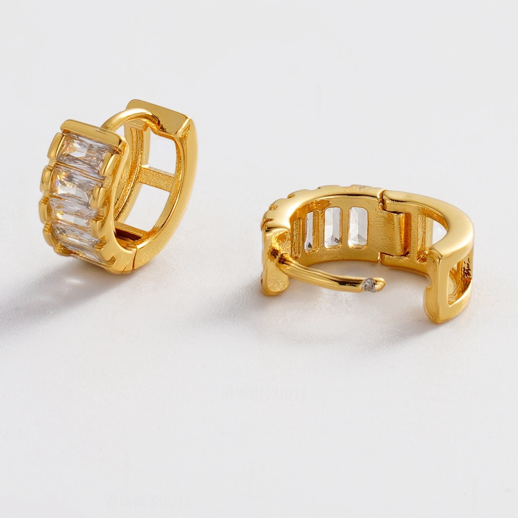 Kira Huggie - Gold