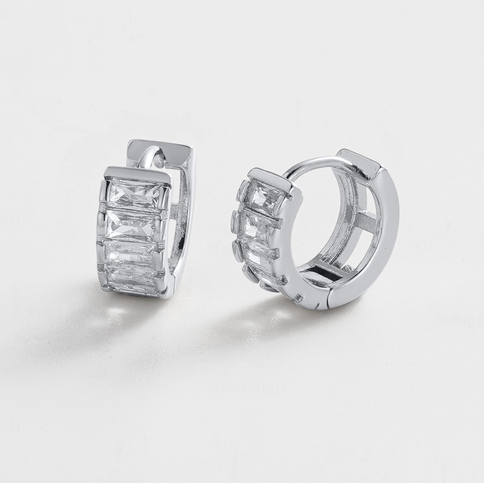 Kira Huggie - Silver