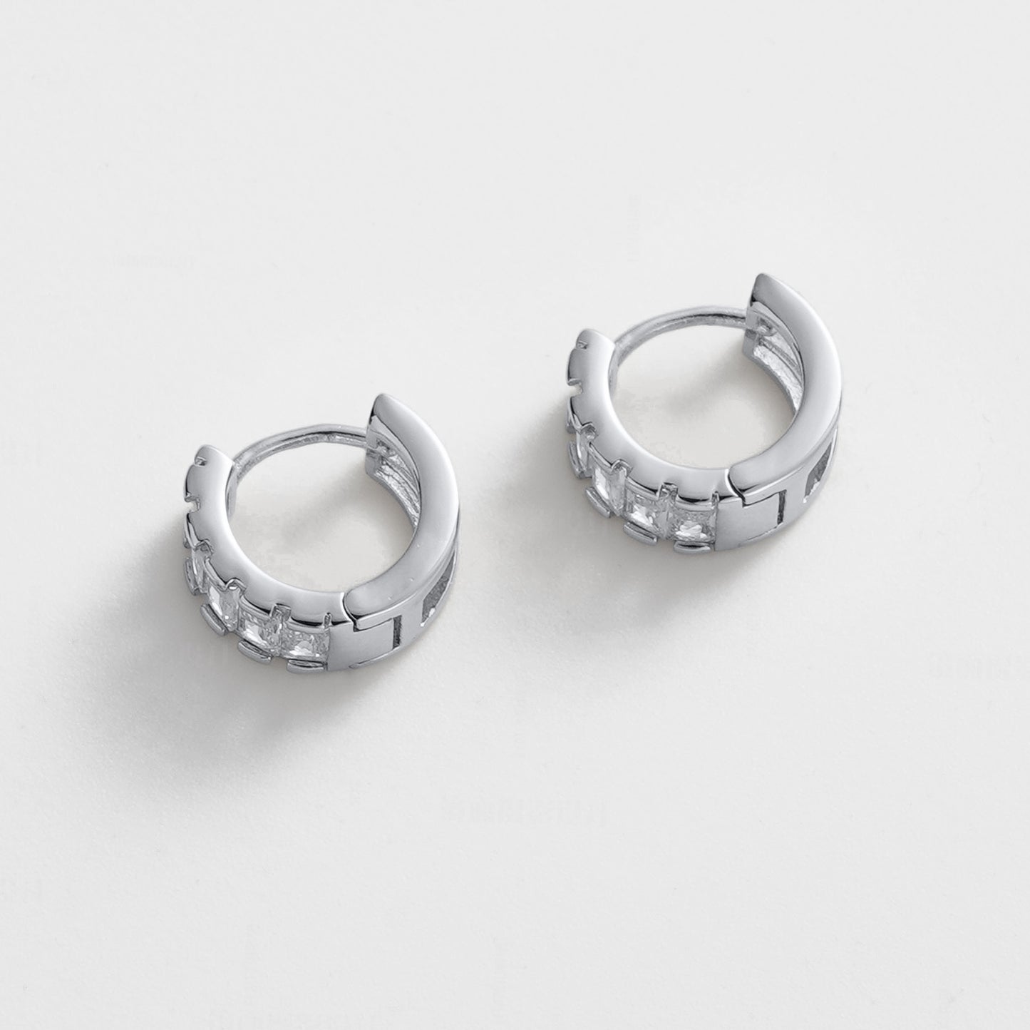 Kira Huggie - Silver