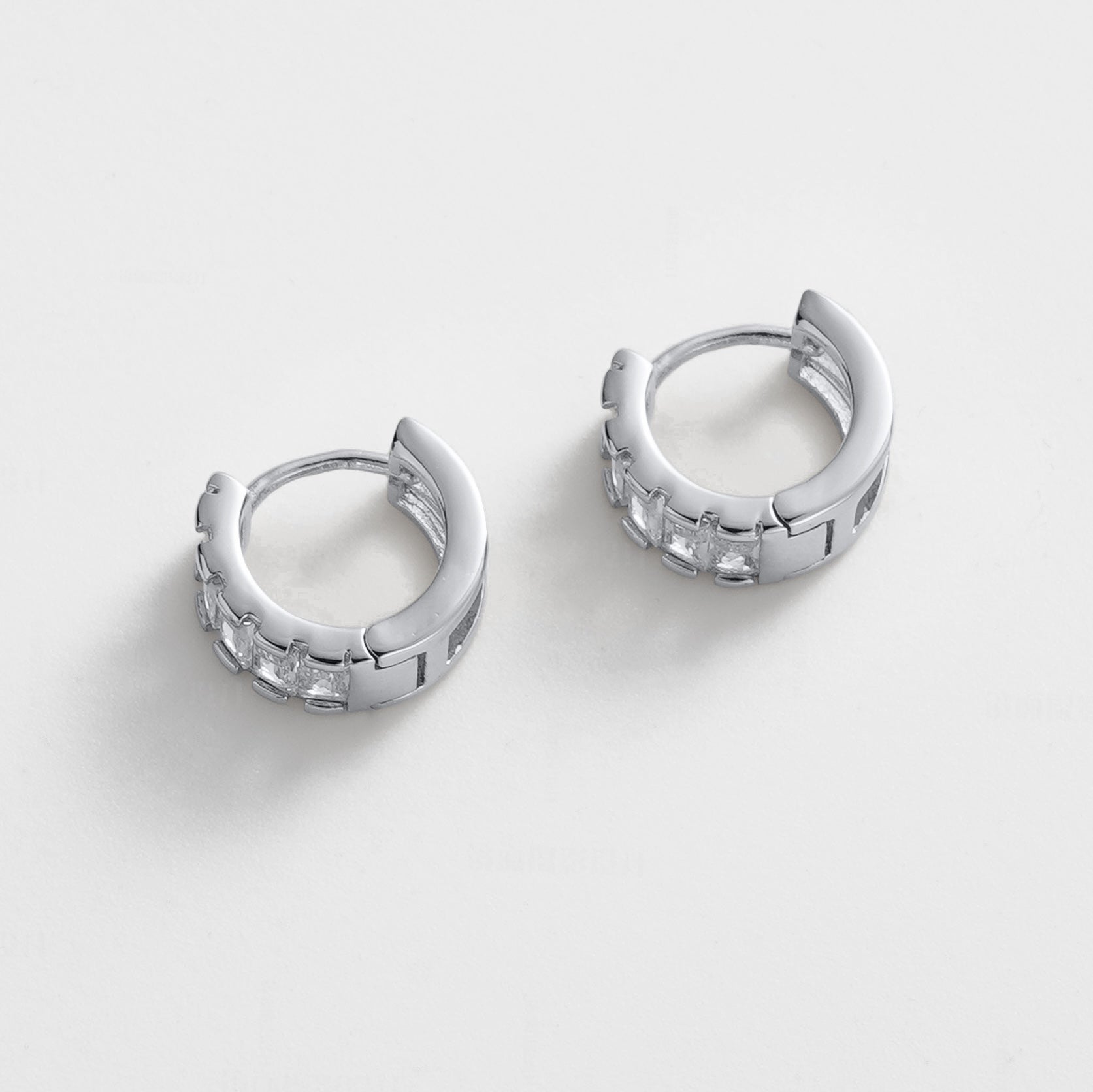 Kira Huggie - Silver