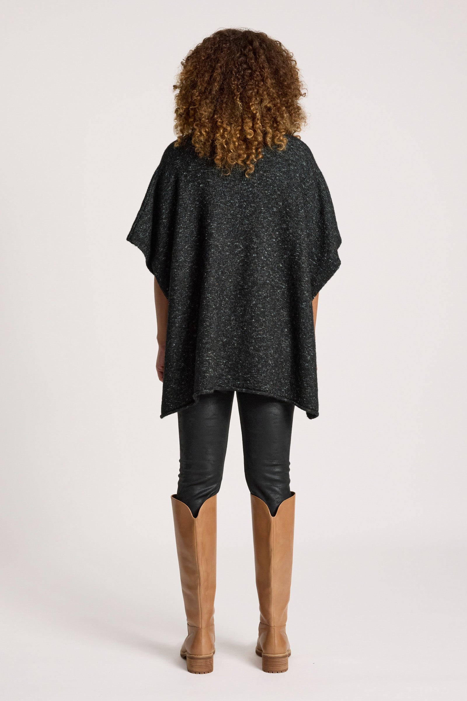 Zarda Poncho OS - Black