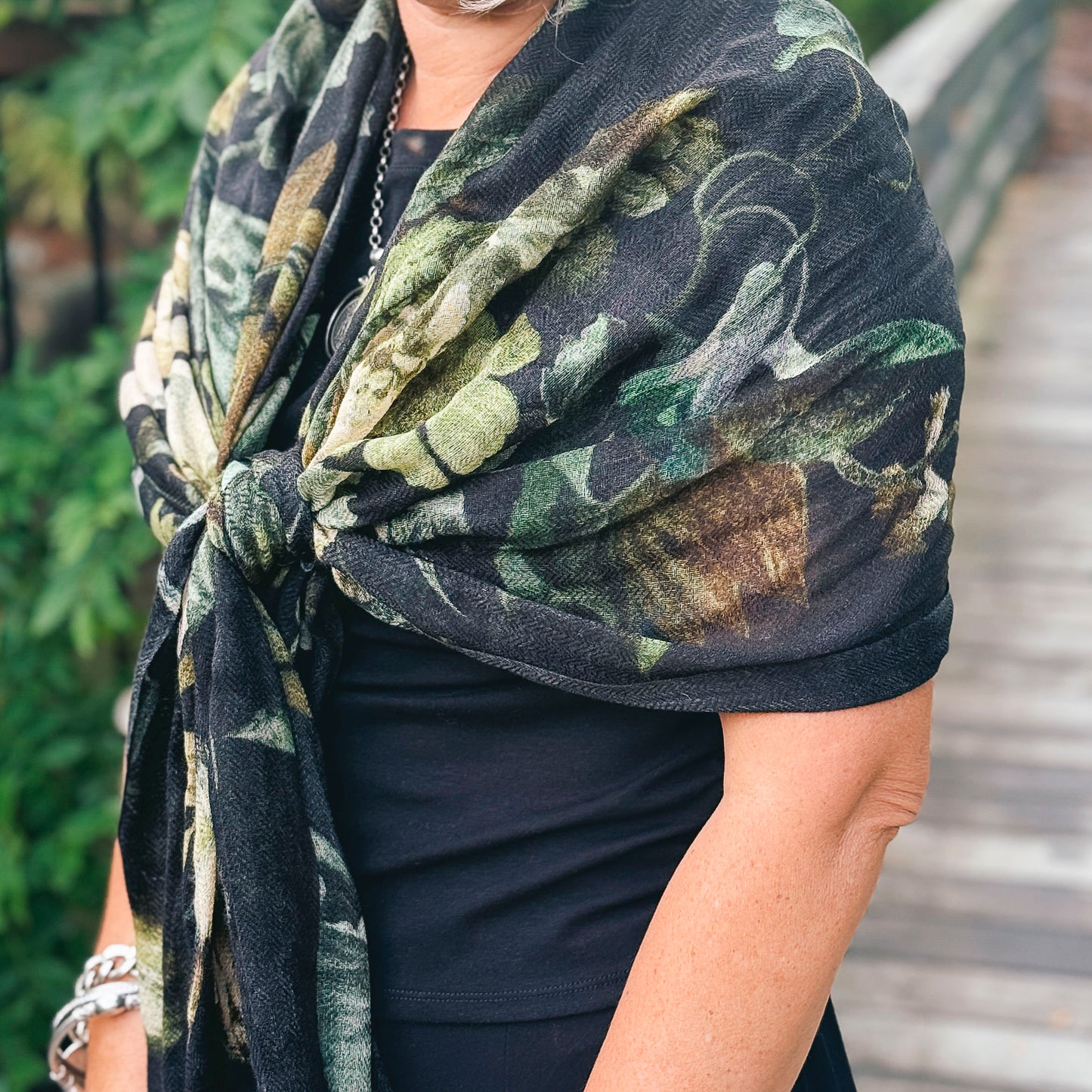 Merino Wool Scarf - Fleur Noires