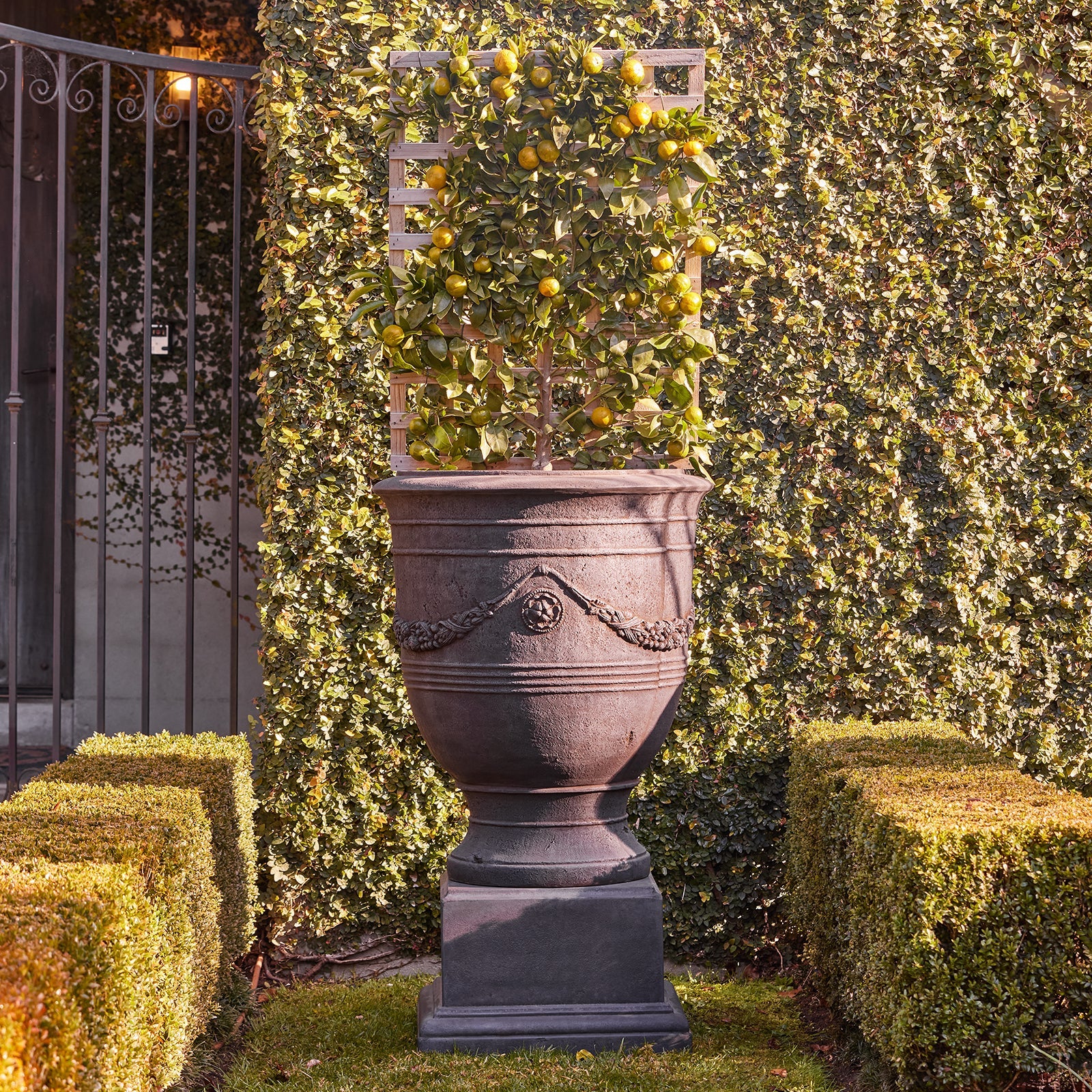 Verona Urn and Pedestal - Charcoal