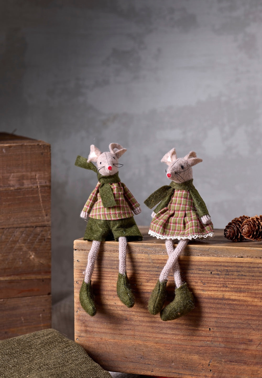 Green Tilly Mouse Sitting