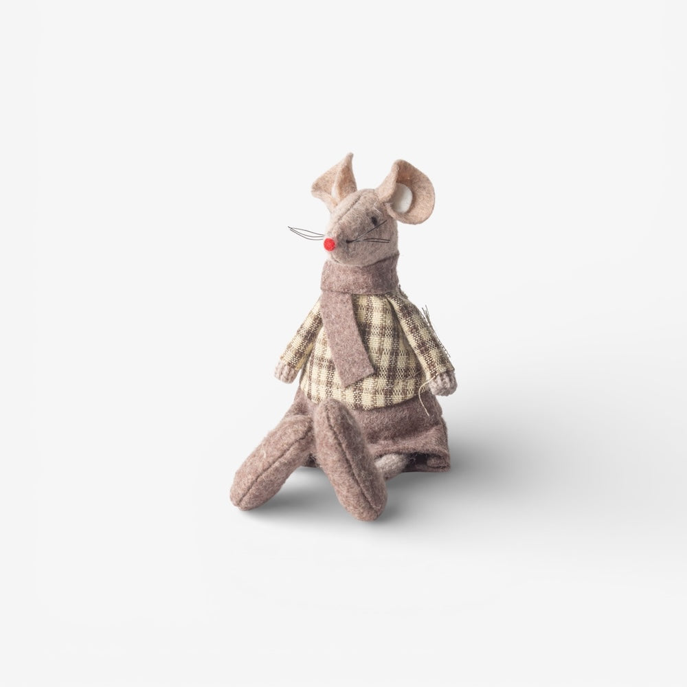 Brown Peter Mouse Sitting