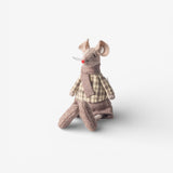 Brown Peter Mouse Sitting