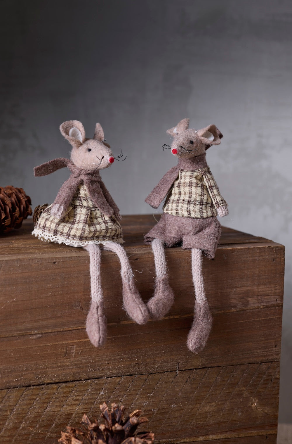 Brown Peter Mouse Sitting