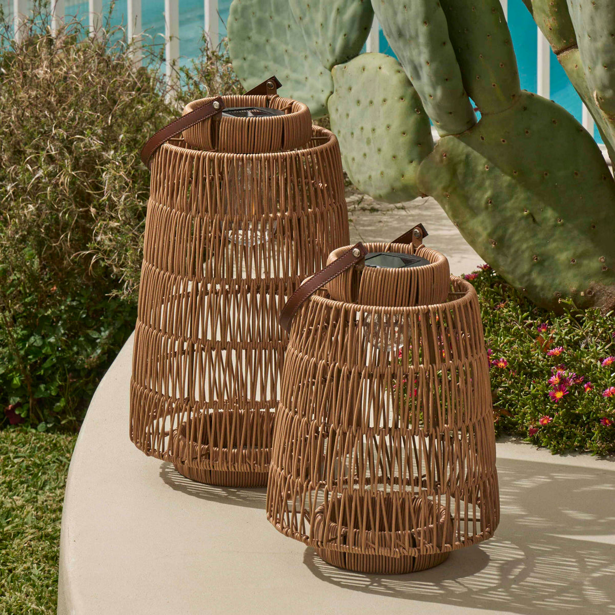Atlas Solar Lantern - Brown 23x23x35cm