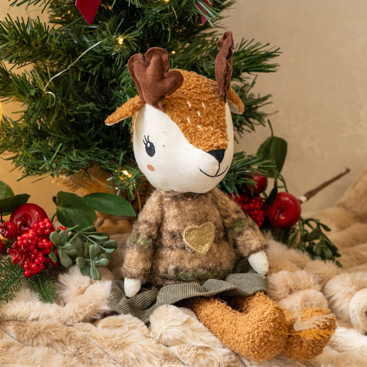 Sitting Deer With Jumper - Natural